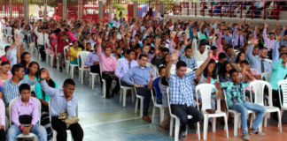 Por dos caminos diferentes y un lugar de encuentro Por dos caminos diferentes y un lugar de encuentro