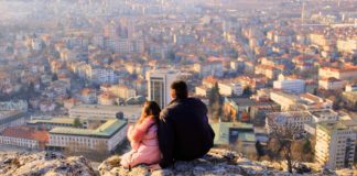 Una iglesia bien ubicada Una iglesia bien ubicada