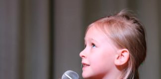 La alabanza y la adoración sólo es para Dios La alabanza y la adoración sólo es para Dios