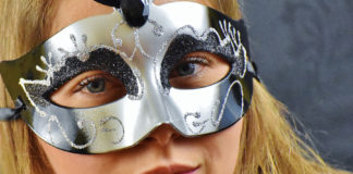 Hay personas con doble vida Hay personas con doble vida