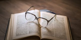 Lee la Biblia si quieres que Dios te hable Lee la Biblia si quieres que Dios te hable