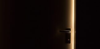 El camino de la puerta estrecha El camino de la puerta estrecha